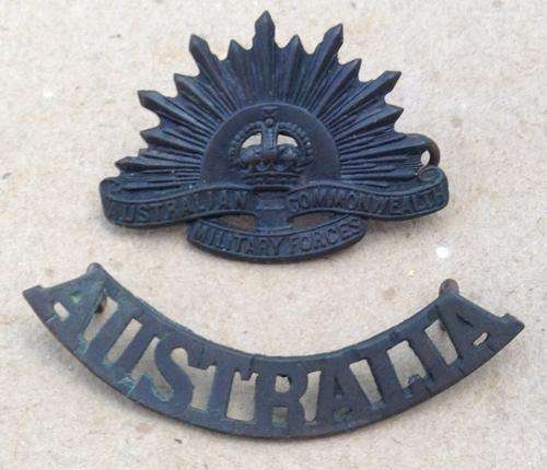 Australia Commonwealth WW1 badge and shoulder title....... Postage  R 26.00