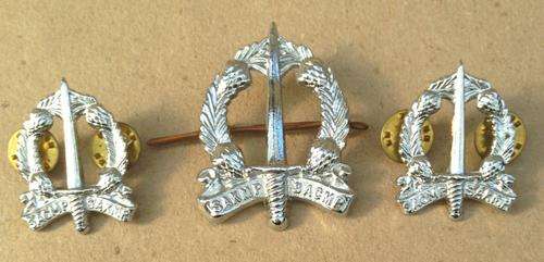 Military Police (SACMP) Cap and Collar Badge.....postage R26.00