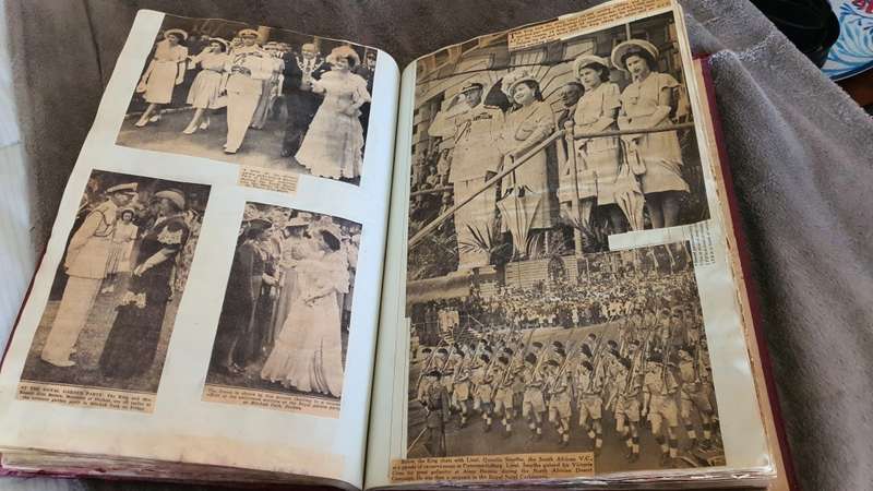 Royal family vintage scrapbook (Royalists)