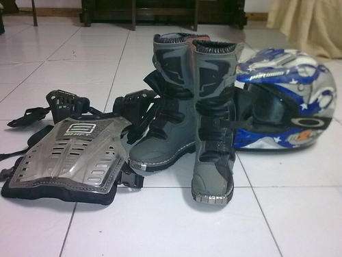 LADY'S QUAD BIKE / OFF ROAD BOOTS & KIT