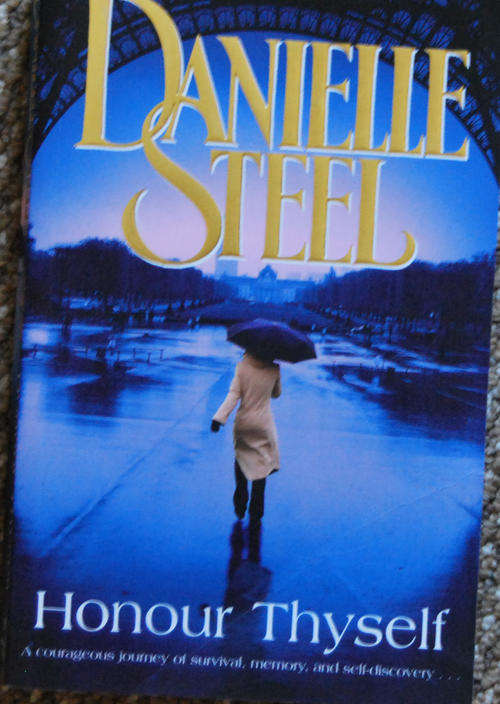 DANIELLE STEEL - COMING OUT