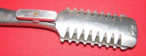 ANTIQUE MENS SHAVE - GUARDED SAFETY RAZOR?