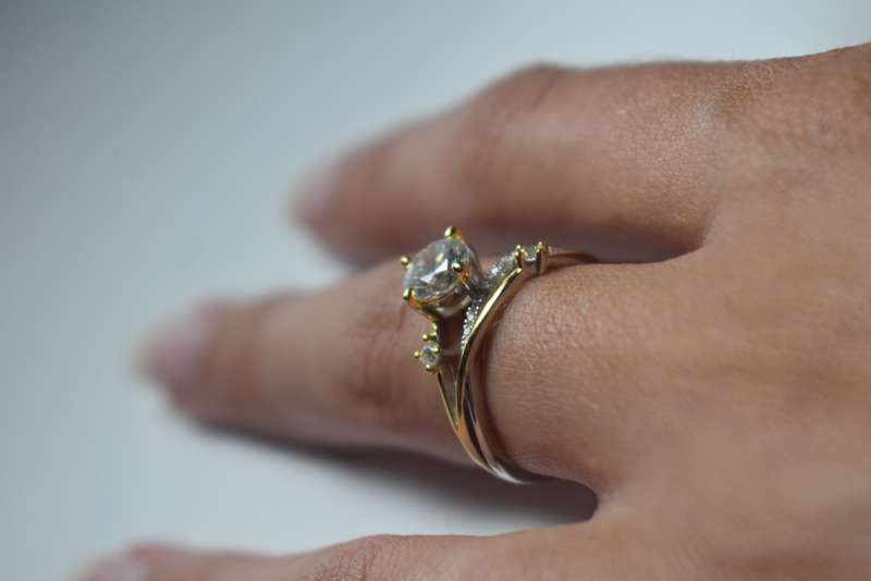 `R7500` Unique Ring with 1ct Moissanite