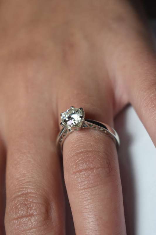 LAST CHANCE!!!`R7500` !!!! ENGAGEMENT RING with 1ct Moissanite & 18K white gold plating
