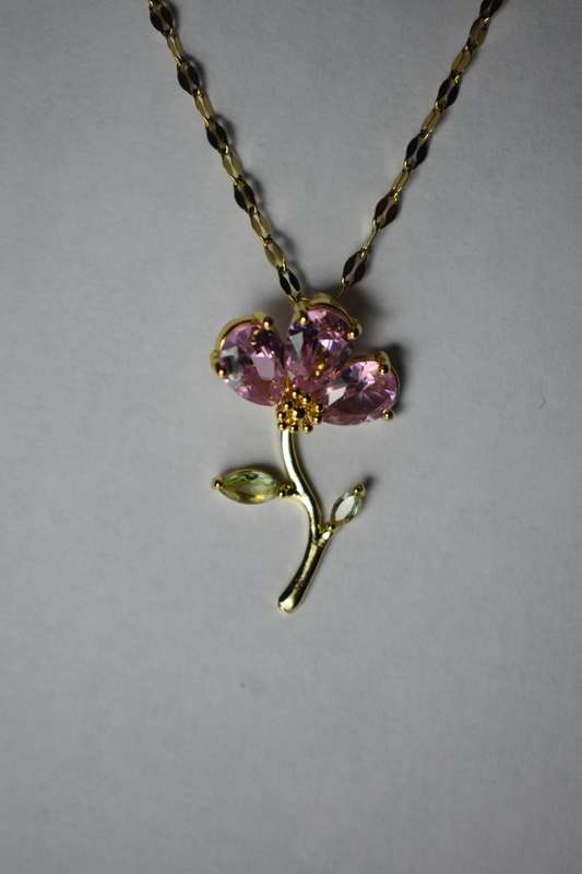 `R999` Bargain 18K Gold Plated Necklace Pink Flower Shape