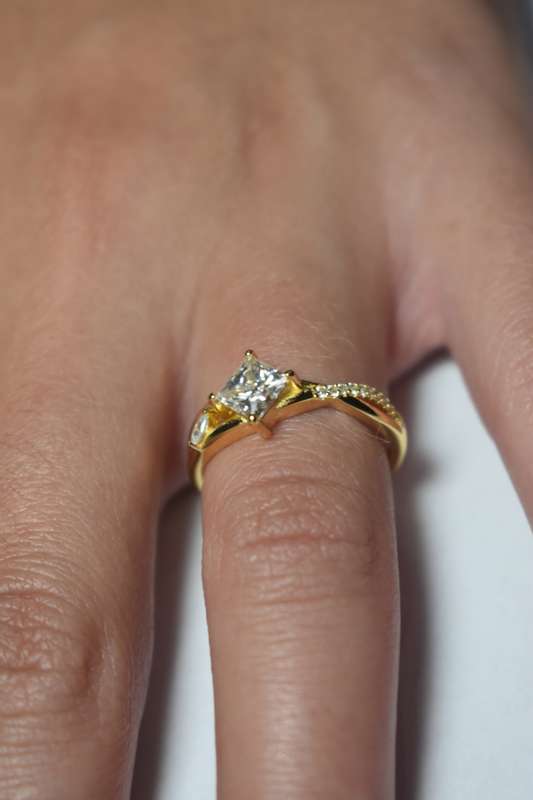 R8000!!!! Engagement Ring With `GRA` certificate