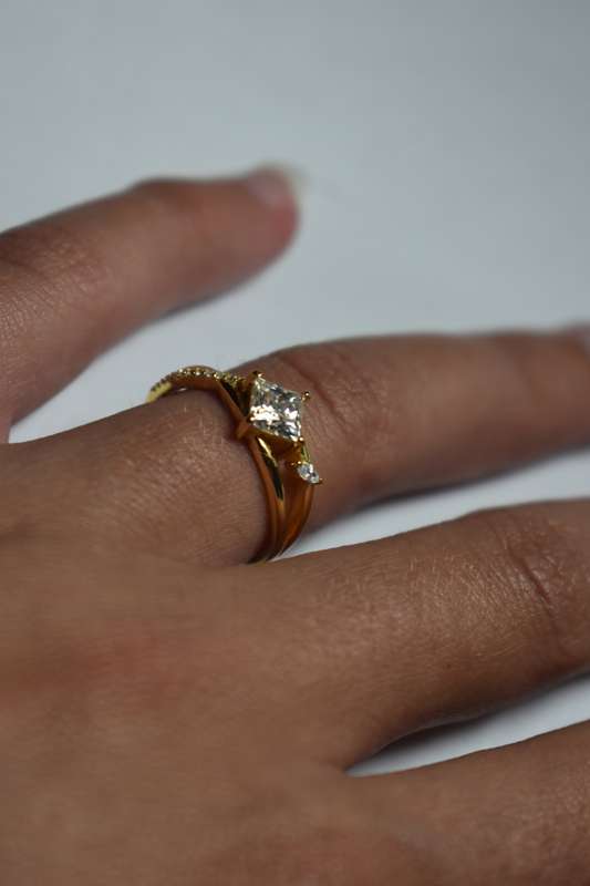 R8000!!!! Engagement Ring With `GRA` certificate