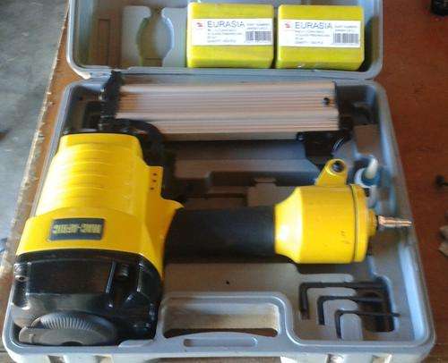 Air Nail Gun + 2000 Nails