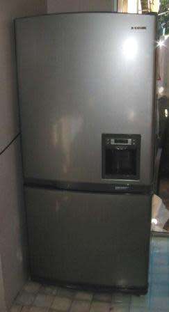 Samsung 710 Litre Cooltech Plus Fridge & Freezer