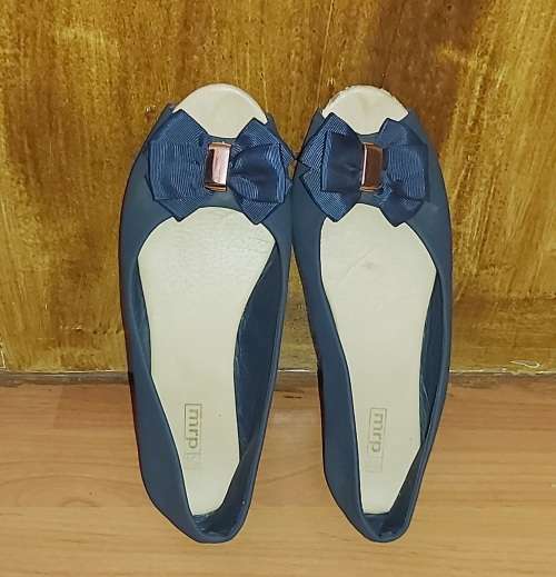 Ladies size 7 shoes( Heels, flat and more)