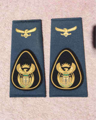 Pair of SAAF Warrant Officer Class 1 Epaulettes for Service Dress