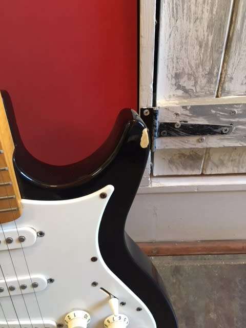 Behringer iAXE USB 6 string Electric Guitar, Black/White (with bag)