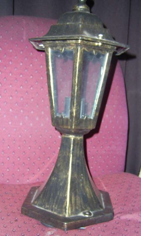 Lantern Style Outdoor Gate Pole Light