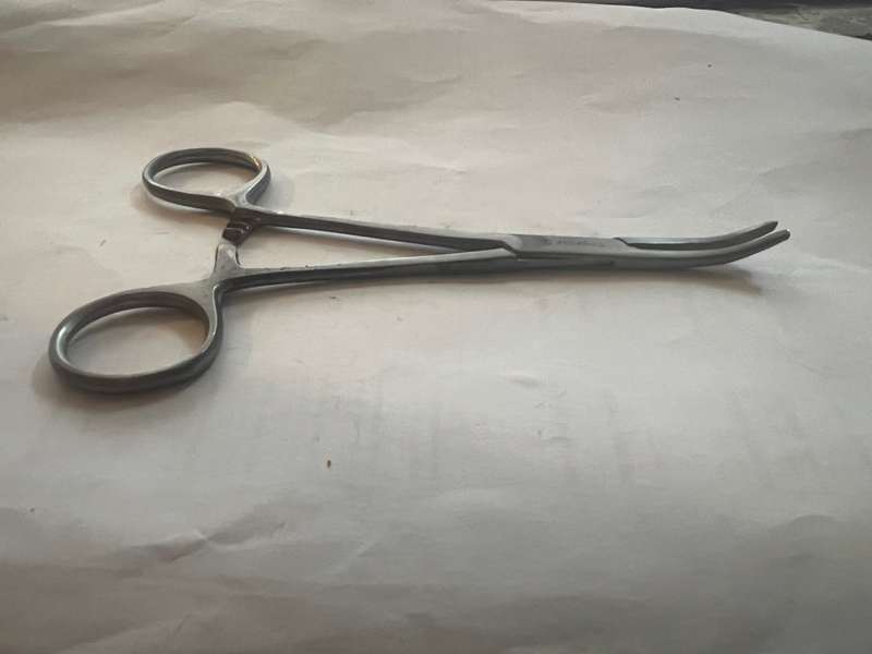 Lockable Multi-Functional Tweezers