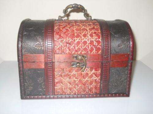 Beautiful Hand Crafted (Medium) Wooden Trinket Box