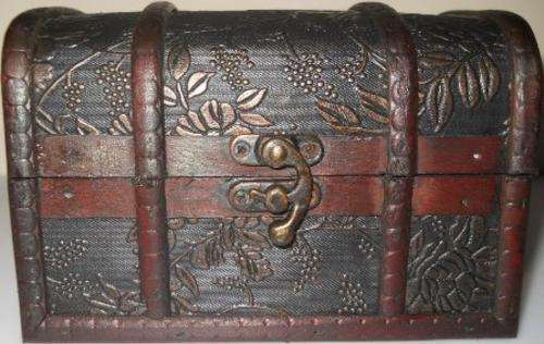 Beautiful Hand Crafted (Medium) Wooden Trinket Box (B)