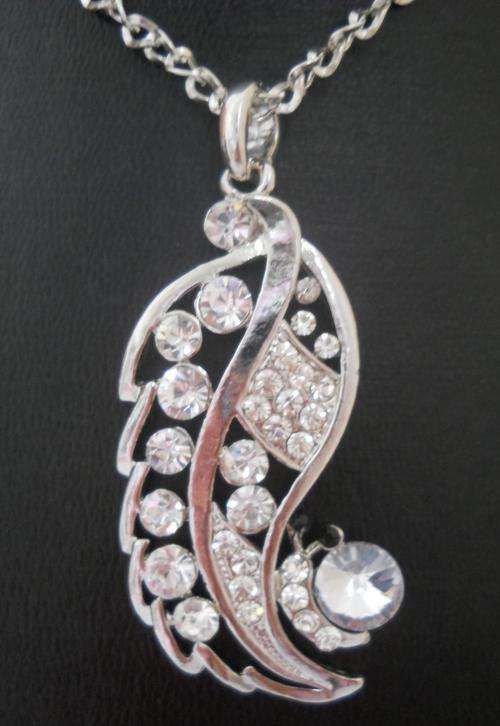 Beautiful "Diamante Leaf" Pendant on Chain