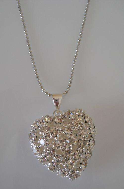 Beautiful "Diamante Heart" Pendant on Chain