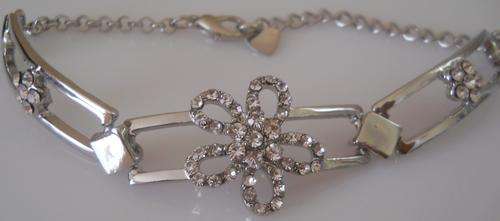 Beautiful Lady's "Diamante Flower" Bracelet
