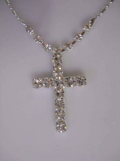 Beautiful "Diamante Cross" Pendant on Chain (B)