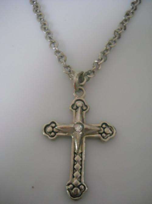 Beautiful "Cross" Pendant on Chain