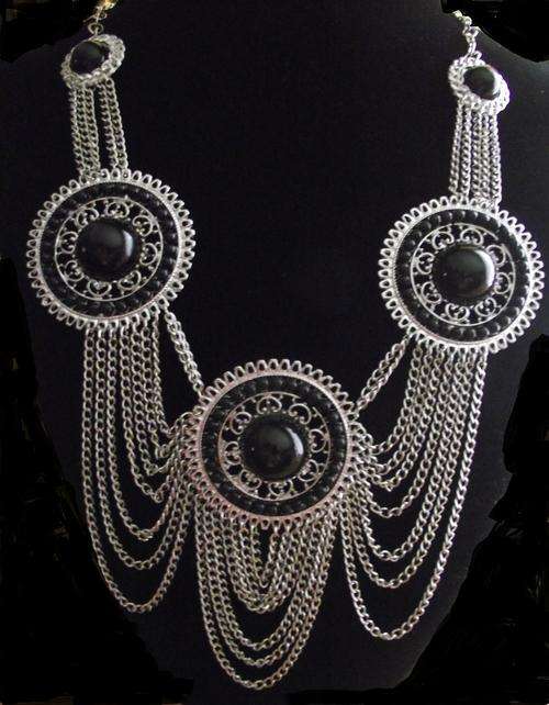 AMAZING SILVER & BACK SCOLLOPED CHAINS NECKLACE