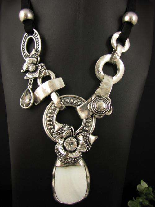 STUNNING TIBETAN SILVER SHELL & CRYSTAL NECKLACE (Please read description)