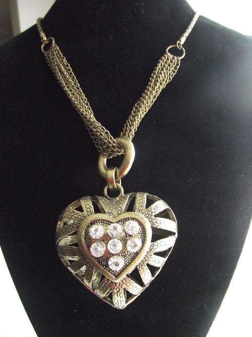 Stunning Gold Tone Puffed Heart & Rhinestones Necklace
