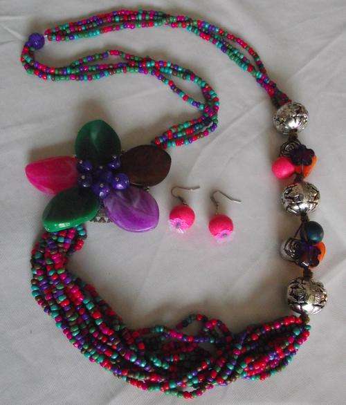 MULTI-COLOR Bohemian Chunky Carved Retro Wood Seedbeads and Beads With Acrylic FlowerNecklace 70cm