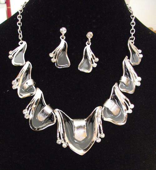 Gorgeous Grey with Clear Austrian Crystals Necklace & Dangle Earrings Set