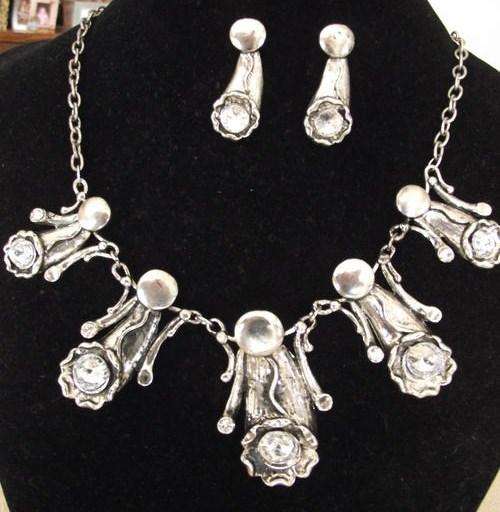 STUNNING TIBETAN SILVER  & CRYSTAL NECKLACE & EARRINGS SET
