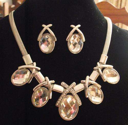 Gorgeous Silvertone Wedding Party Bridal Rhinestone Necklace Earrings Set