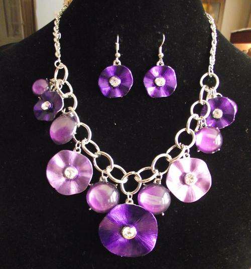 LOVELY PURPLE FLOWER CHARMS NECKLACE & EARRINGS SET
