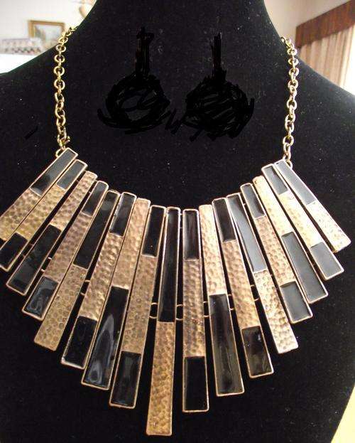 Stunning Gold Tone BLACK  (17 strips)  Bib Necklace