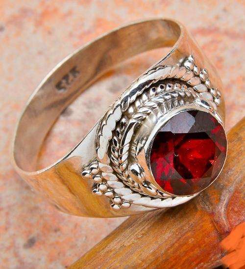 GORGEOUS GARNET SOLID .925 STERLING SILVER RING SIZE 9
