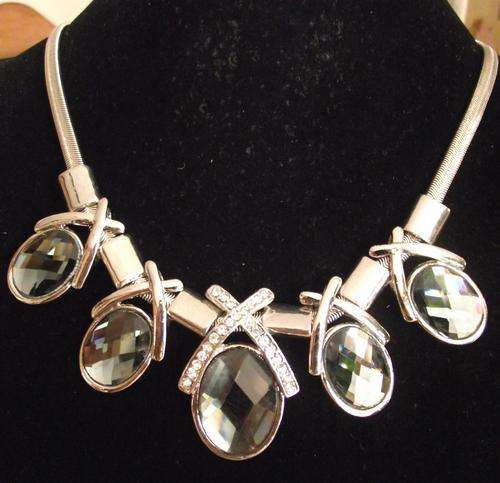 Gorgeous Silver Rhinestone Ovals Necklace