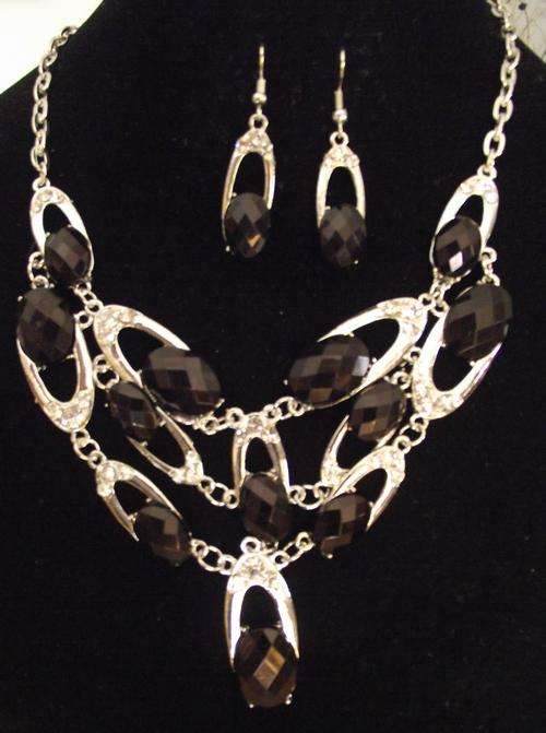 Stunning Silvertone Black Resin Stones Necklace & Earrings Set