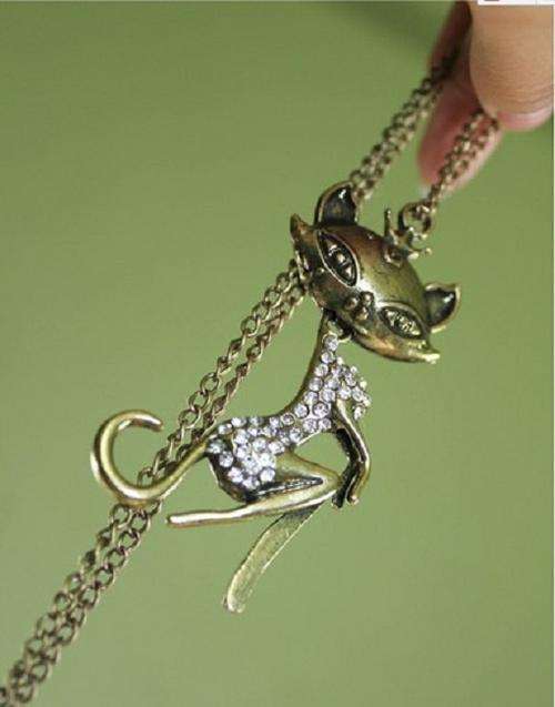 Vintage Style Rhinestone Cat Pendant Necklace