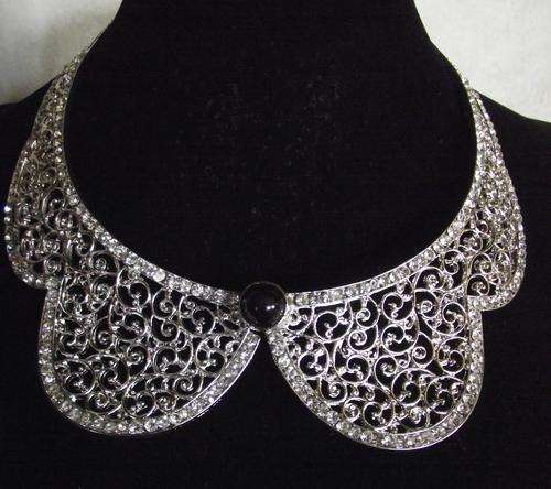 Lovely Silver Tone Rhinestone, Black Button Faux collar Necklace