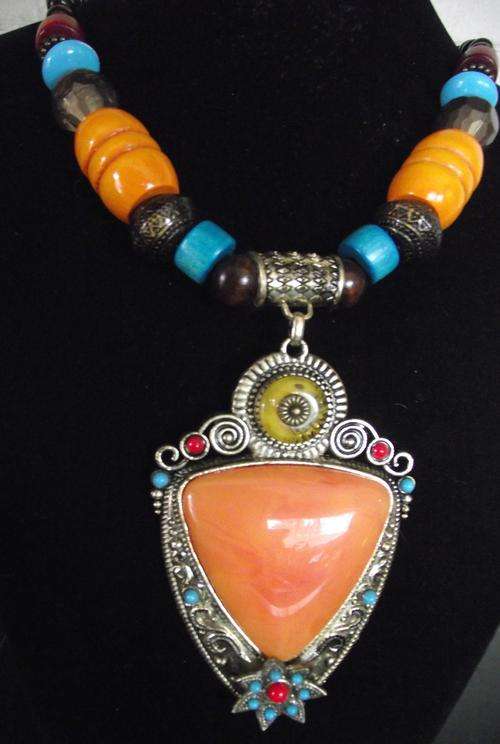 **LAST ONE***Flossy Bohemian Carved Chunky Vintage Retro Copper Wood Pendant Necklace