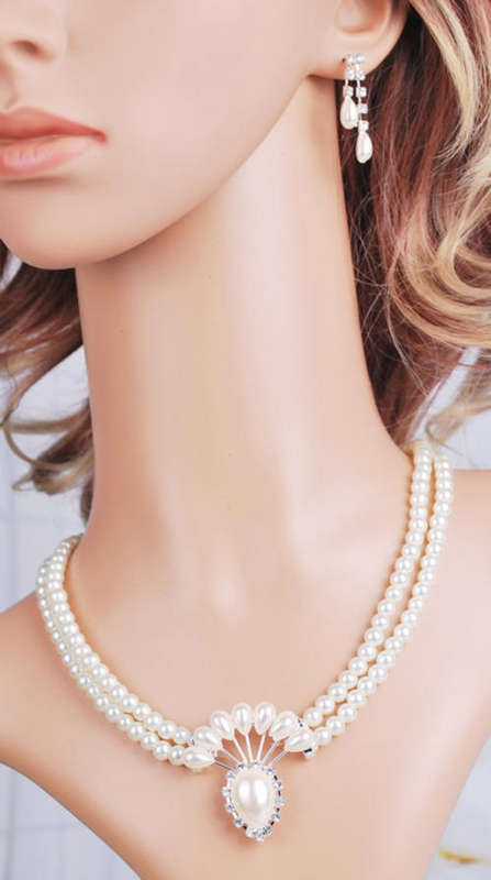 ***LAST ONE***Stunning Prom Pageant Crystal and Faux Pearls Necklace & earrings Set