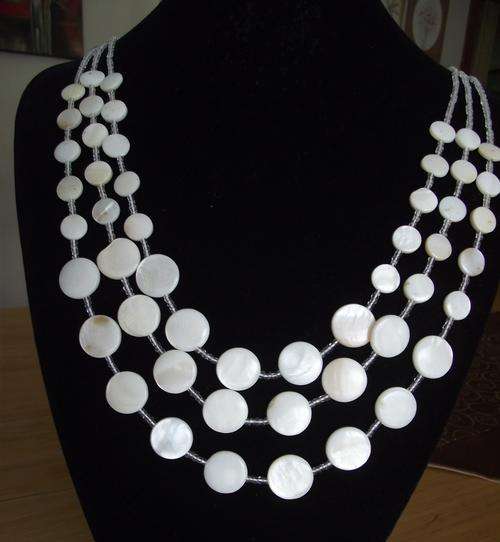 Gorgeous 3 strings White Seed Beads and round shells Necklace