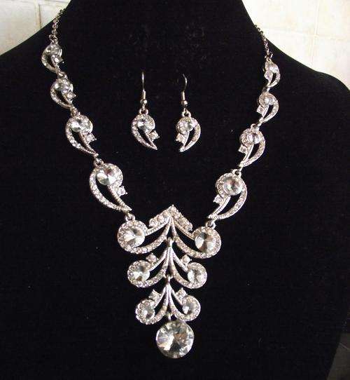 Stunning Silver tone & Rhinestones Necklace & Earrings Set