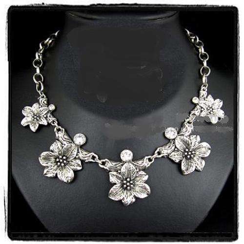 **ONLY 1 AVAILABLE****Gorgeous Tibet Silver Coated Flower & Crystals Necklace