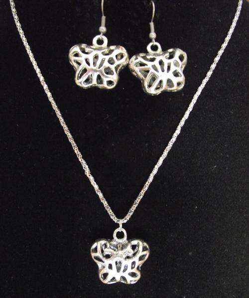 Lovely Silvertone Butterfly Necklace & Earrings Set