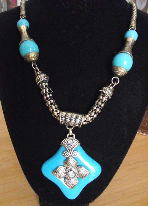 Turquoise Bohemian Chunky Resin Pendant & Metal Necklace