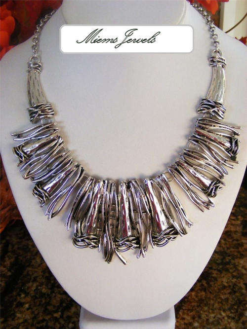 ANTIQUED TIBETAN SILVER FLUTTERING RIBBON METAL NECKLACE & EARRINGS SET (Free Gift Box)