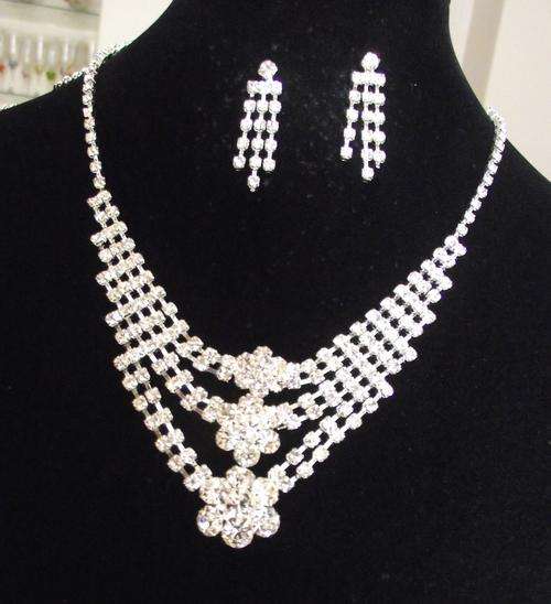 Gorgeous 3 Rows Rhinestone Bridal Necklace and Earrings Set