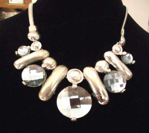 Lovely silvertone Round Crystal Necklace (Free Gift Box)