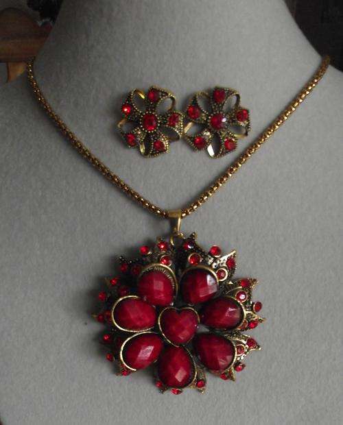 Vintage Style Red Crystal and Resin Stones Flower Necklace & Earrings Set